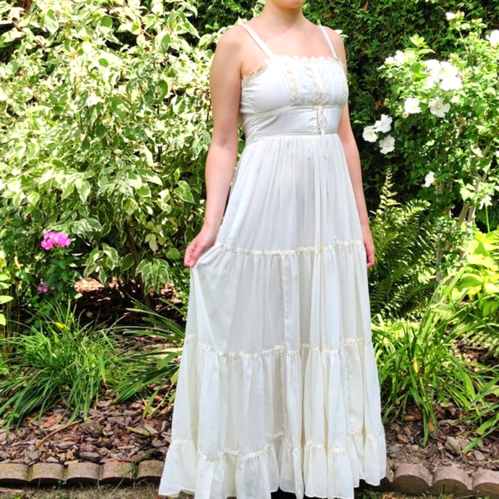 ⭐HOST PICK ⭐70s Gunne Sax Ivory Gauze Cotton Lace up  Bodice gown size 7 ( S/XS)